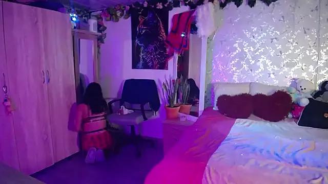 Customizable and immersive: Energize your taste buds and checkout our delicious choice of amateur cams liveshows with excited livestreamers getting their sweet physiques pounded with their beloved vibrating toys.