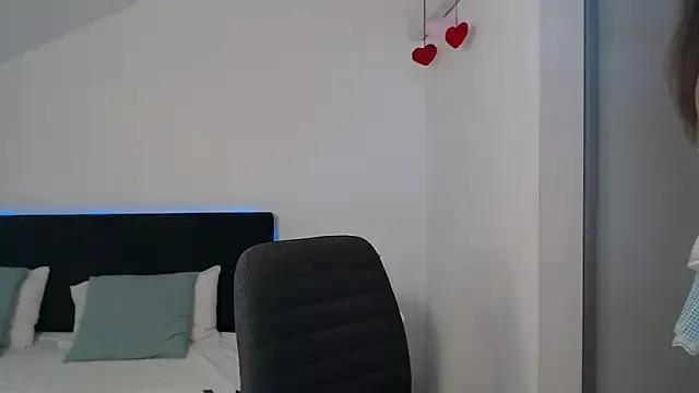 Customizable and immersive: Energize your taste buds and checkout our delicious choice of amateur cams liveshows with excited livestreamers getting their sweet physiques pounded with their beloved vibrating toys.