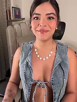 Sara-Evans from StripChat is Freechat