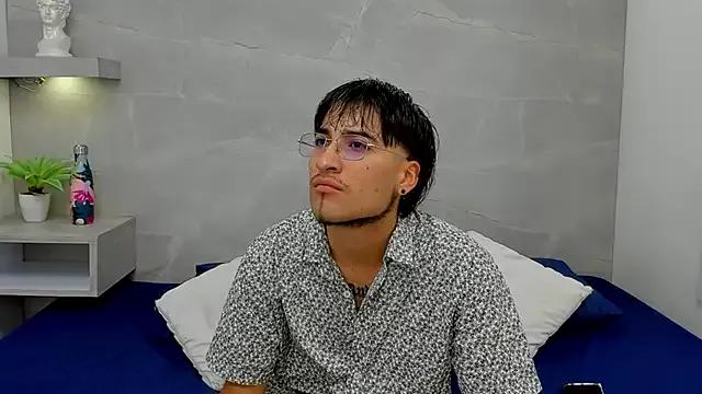 Sara__Smitth from StripChat is Freechat
