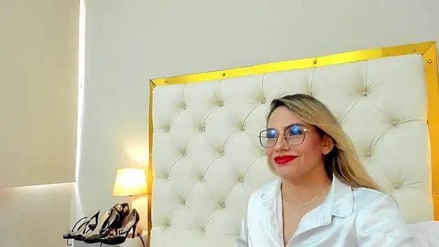 Customizable and immersive: Energize your taste buds and checkout our delicious choice of amateur cams liveshows with excited livestreamers getting their sweet physiques pounded with their beloved vibrating toys.
