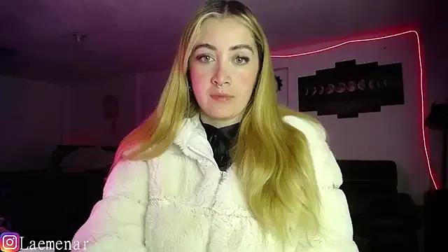 Saraa-Smith from StripChat is Freechat