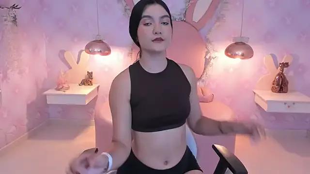 Saraa_Skinny from StripChat is Freechat
