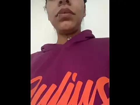 SaraAndrade_ from StripChat is Freechat