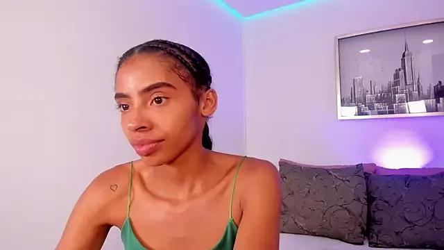 sarah_ashbourne from StripChat is Freechat