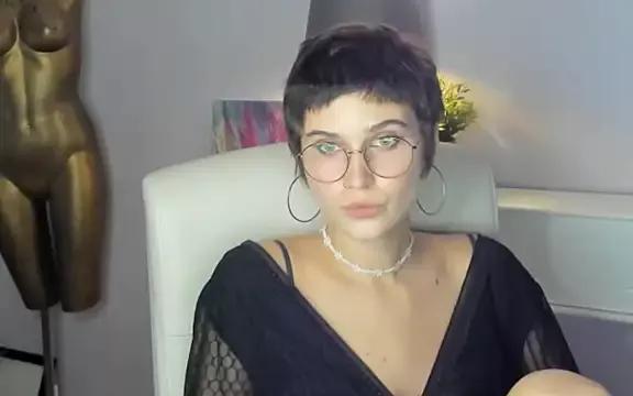 sarah_perfect from StripChat is Freechat