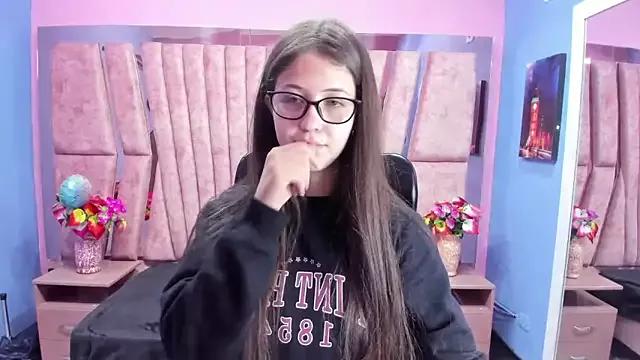 sarah_sweett_ from StripChat is Freechat