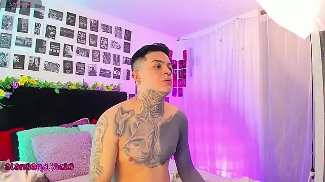 Sarahandzack from StripChat is Freechat