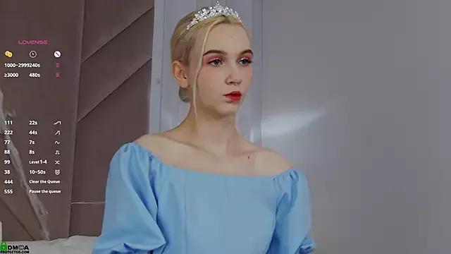 SaraHearts from StripChat is Freechat