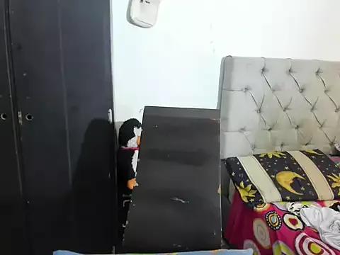 sarahot777 from StripChat is Freechat