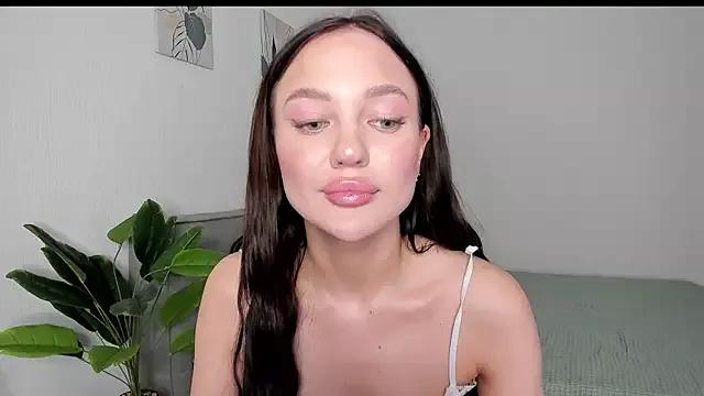 sarahphyllis from StripChat is Freechat