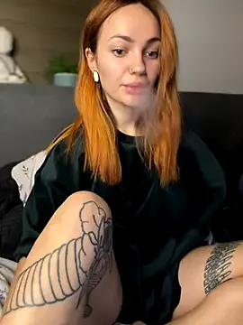 SaraLow from StripChat is Freechat