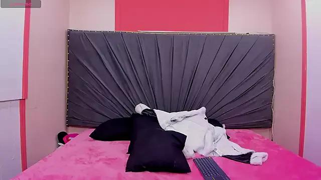 saray-Rousse from StripChat is Freechat