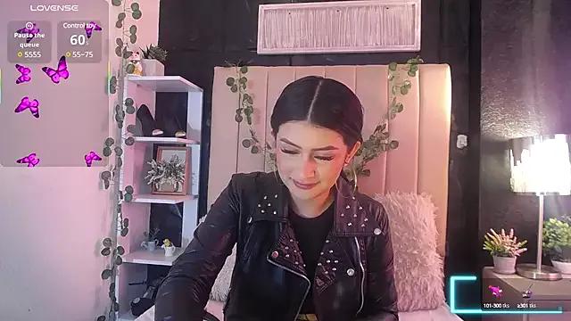 savannah_williams from StripChat is Freechat