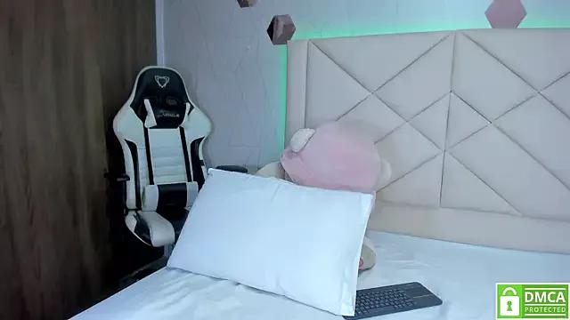 Customizable and immersive: Energize your taste buds and checkout our delicious choice of amateur cams liveshows with excited livestreamers getting their sweet physiques pounded with their beloved vibrating toys.