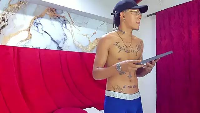 Photos of seth_wyatt from StripChat is Freechat