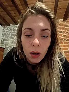 SexyAlya from StripChat is Freechat