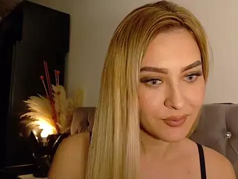 SexyBlondeLatina from StripChat is Freechat
