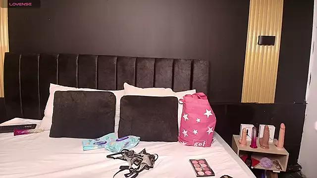 Customizable and immersive: Energize your taste buds and checkout our delicious choice of amateur cams liveshows with excited livestreamers getting their sweet physiques pounded with their beloved vibrating toys.