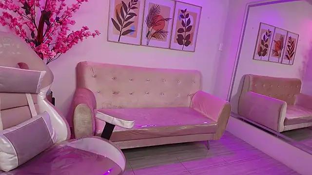 Shinnie_bella from StripChat is Freechat