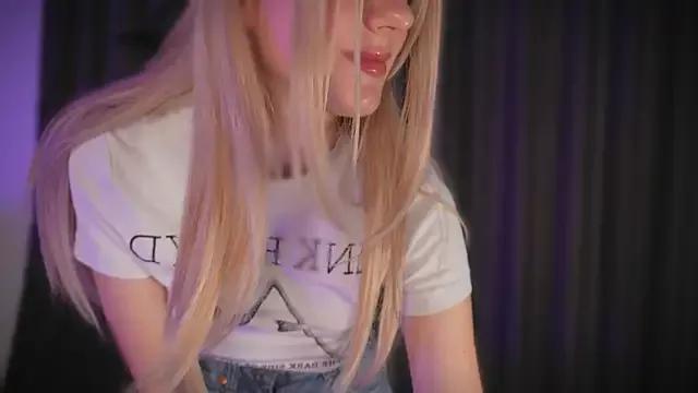 ShyNdWild from StripChat is Freechat