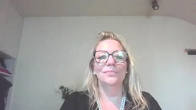 Silkesquirt from StripChat is Freechat