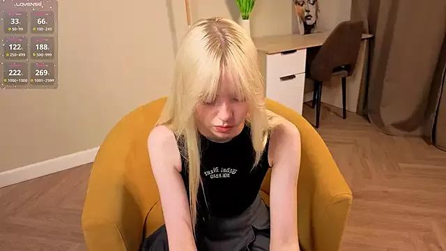 SilverBeste from StripChat is Freechat