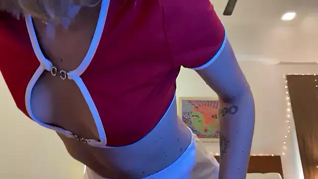 SirenaBelle from StripChat is Freechat