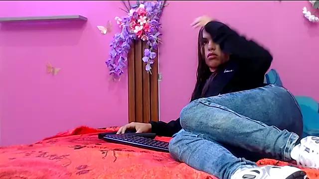 Customizable and immersive: Energize your taste buds and checkout our delicious choice of amateur cams liveshows with excited livestreamers getting their sweet physiques pounded with their beloved vibrating toys.