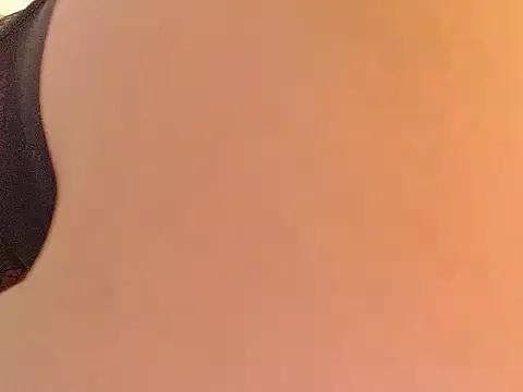 SlenderCaramelBabexx from StripChat is Freechat