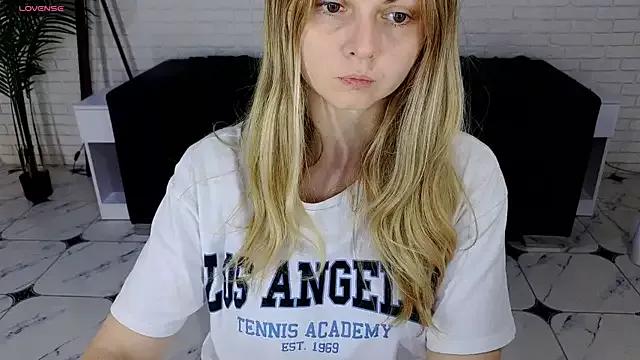 SmilingEmily_ from StripChat is Freechat