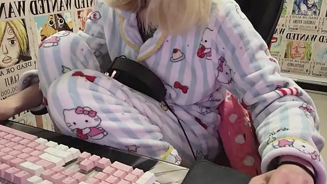 Customizable and immersive: Energize your taste buds and checkout our delicious choice of amateur cams liveshows with excited livestreamers getting their sweet physiques pounded with their beloved vibrating toys.