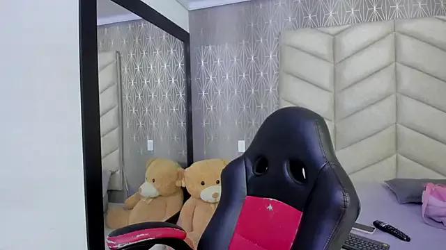 Customizable and immersive: Energize your taste buds and checkout our delicious choice of amateur cams liveshows with excited livestreamers getting their sweet physiques pounded with their beloved vibrating toys.