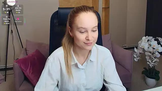 SoonMoor from StripChat is Freechat