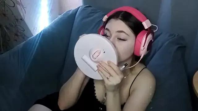 Sophiecuttie from StripChat is Freechat