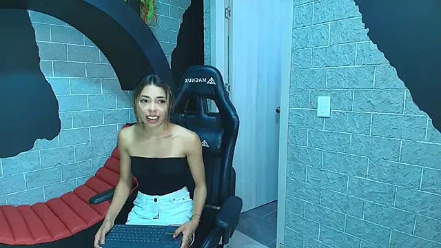 Customizable and immersive: Energize your taste buds and checkout our delicious choice of amateur cams liveshows with excited livestreamers getting their sweet physiques pounded with their beloved vibrating toys.