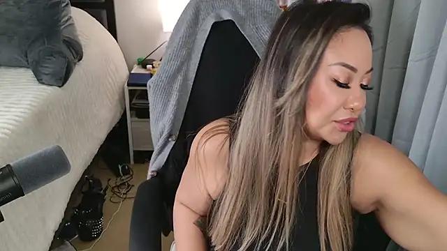 Customizable and immersive: Energize your taste buds and checkout our delicious choice of amateur cams liveshows with excited livestreamers getting their sweet physiques pounded with their beloved vibrating toys.