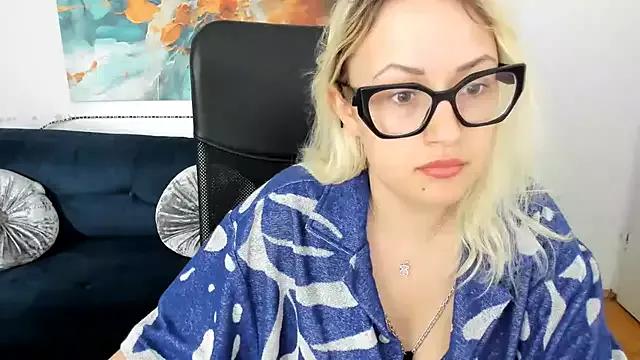 Stella_L from StripChat is Freechat
