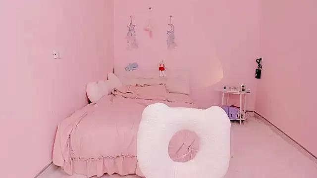 strawberry-ni from StripChat is Freechat
