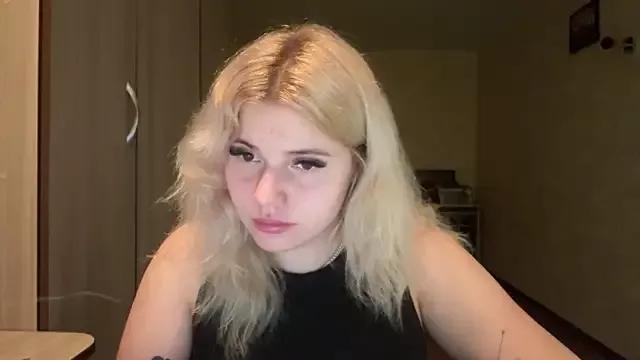 sunshinyflash from StripChat is Freechat