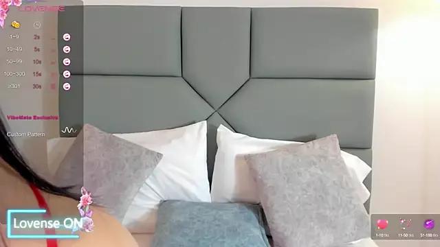 Susanna_More from StripChat is Freechat
