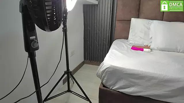 Customizable and immersive: Energize your taste buds and checkout our delicious choice of amateur cams liveshows with excited livestreamers getting their sweet physiques pounded with their beloved vibrating toys.