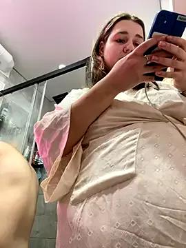 SuzieMurray from StripChat is Freechat