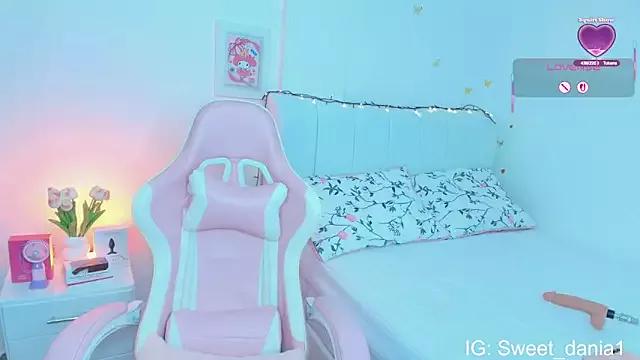 Customizable and immersive: Energize your taste buds and checkout our delicious choice of amateur cams liveshows with excited livestreamers getting their sweet physiques pounded with their beloved vibrating toys.
