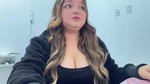 SweetFoxEyes from StripChat is Freechat