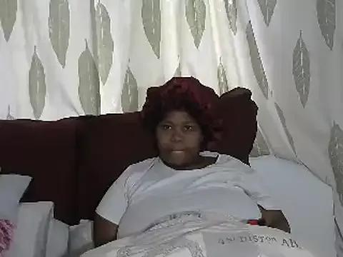 SweetieQueen1 from StripChat is Freechat