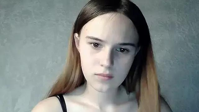 SweetLoraa from StripChat is Freechat