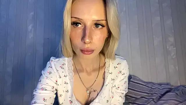 SwitchedFiver from StripChat is Freechat