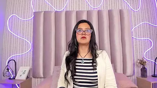 TAMARALEWISMD from StripChat is Freechat