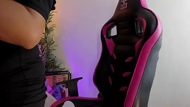 Customizable and immersive: Energize your taste buds and checkout our delicious choice of amateur cams liveshows with excited livestreamers getting their sweet physiques pounded with their beloved vibrating toys.